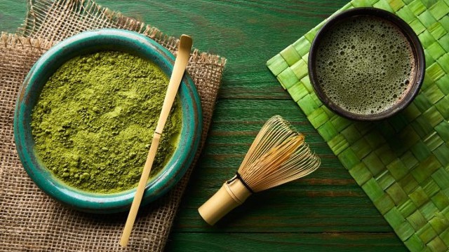bai-viet/vi-sao-pha-matcha-bi-dong-can-cach-loi-thuong-gap-khi-pha-matcha.html