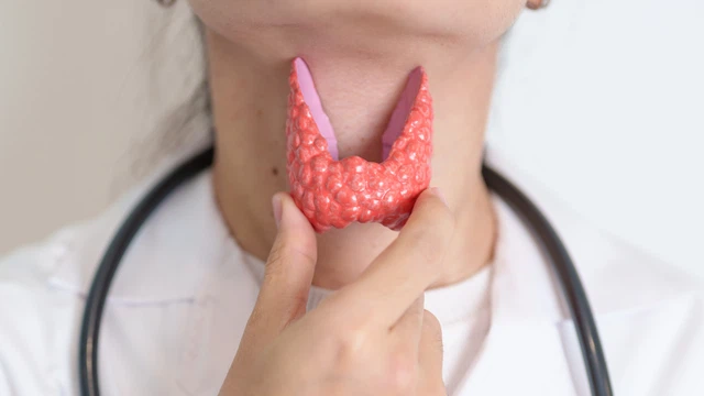 Viêm tuyến giáp bán cấp là gì? Những vấn đề cần biết về viêm tuyến giáp bán cấp