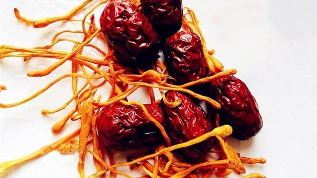 bai-viet/huong-dan-cach-ngam-ruou-dong-trung-ha-thao-voi-tao-do.html