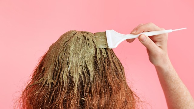 bai-viet/huong-dan-cach-nhuom-toc-tai-nha-don-gian-len-mau-chuan.html