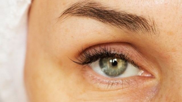 bai-viet/huong-dan-cach-xoa-nep-nhan-vung-mat-bang-mat-ong-61741.html