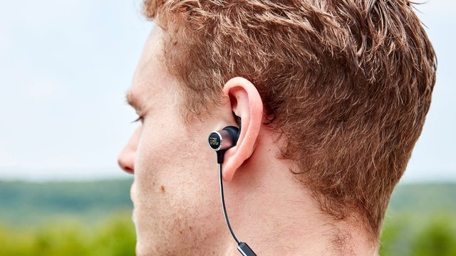 bai-viet/huong-dan-chi-tiet-cach-su-dung-tai-nghe-co-day-cuc-don-gian-71310.html