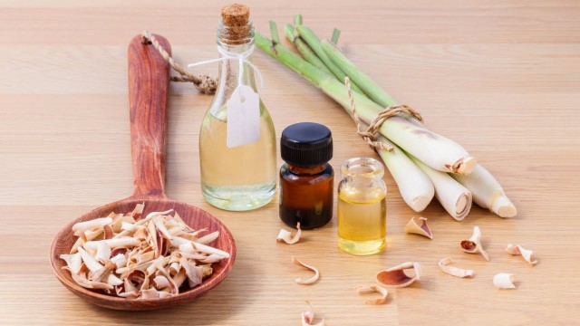 bai-viet/huong-dan-chung-cat-tinh-dau-sa-chi-tiet-de-lam.html