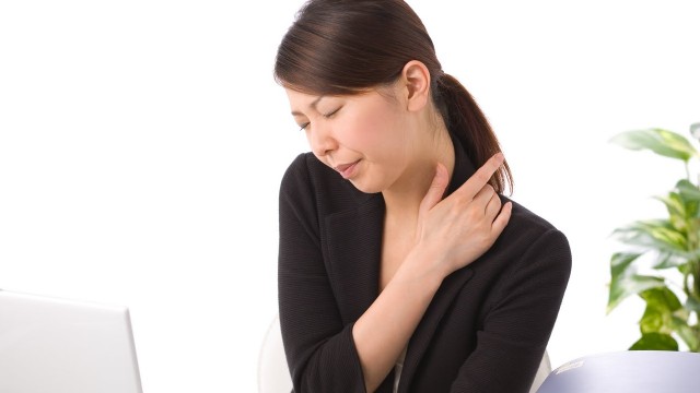 bai-viet/huyet-lac-cham-tri-dau-vai-gay-va-mot-so-luu-y-khi-tac-dong-vao-huyet.html