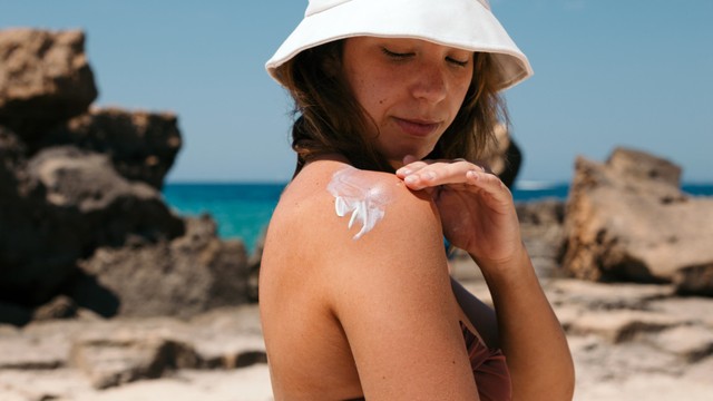 bai-viet/kem-chong-nang-body-di-bien-tieu-chi-lua-chon-va-cach-su-dung-hieu-qua.html