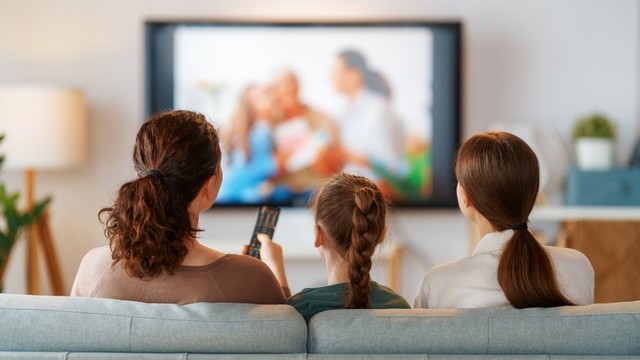 bai-viet/vi-sao-can-giu-khoang-cach-ngoi-xem-tivi-hop-ly.html