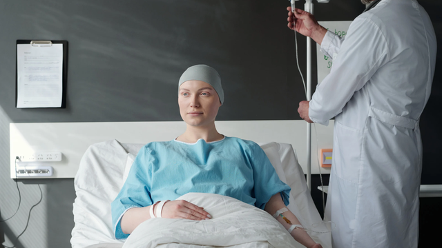 bai-viet/tac-dung-phu-cua-hoa-tri-ung-thu-la-gi-lam-the-nao-de-kiem-soat.html