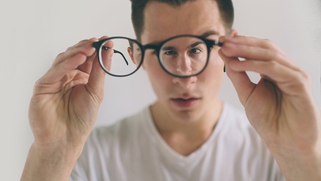 bai-viet/loan-thi-05-do-co-nen-deo-kinh-khong-52643.html