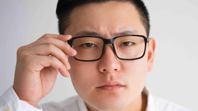 bai-viet/loan-thi-4-do-co-can-deo-kinh-khong-cach-bao-ve-doi-mat-khoi-tat-loan-thi.html