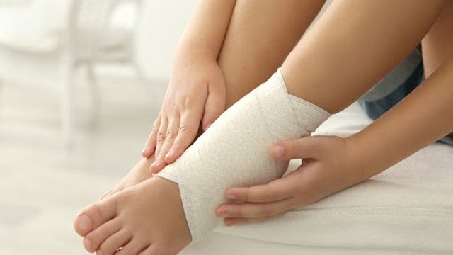 bai-viet/mach-ban-cach-chua-bong-gan-co-chan-tai-nha-hieu-qua-51448.html