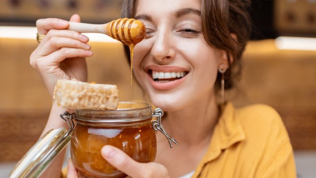 bai-viet/mach-ban-cach-chua-khan-tieng-bang-mat-ong-hieu-qua-bat-ngo.html