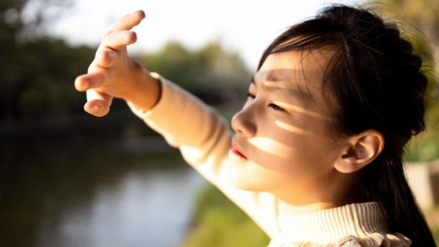 bai-viet/mat-bi-choi-khi-nhin-anh-sang-co-sao-khong.html