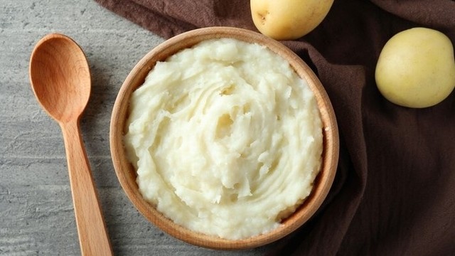 bai-viet/duong-trang-da-hieu-qua-voi-mat-na-khoai-tay-sua-tuoi.html