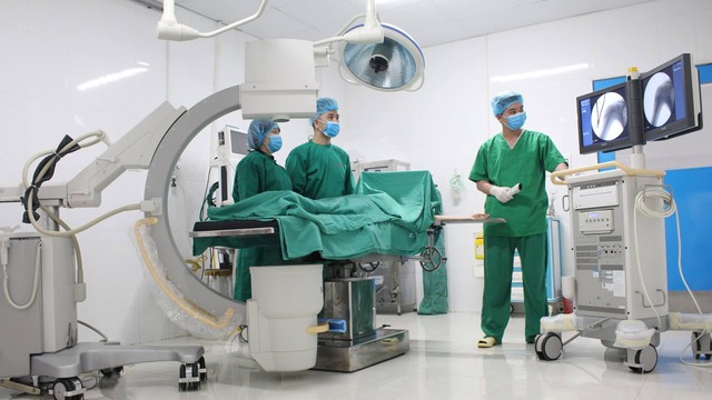 bai-viet/may-c-arm-la-gi-loi-ich-khi-phau-thuat-co-ho-tro-may-c-arm.html