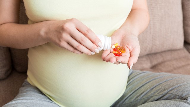 bai-viet/giai-dap-cho-me-bau-3-thang-dau-khong-uong-sat-co-sao-khong.html