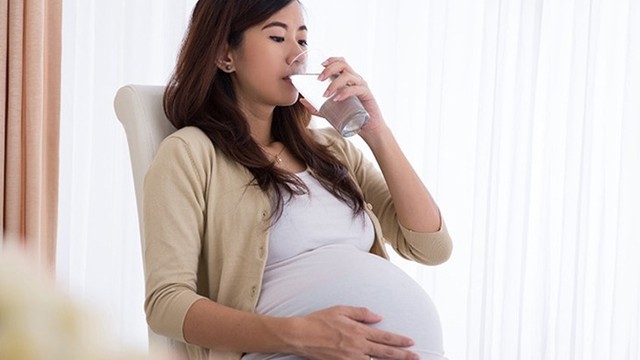 bai-viet/me-bau-uong-canxi-bao-lau-thi-ngung-ba-bau-uong-canxi-can-luu-y-dieu-gi.html