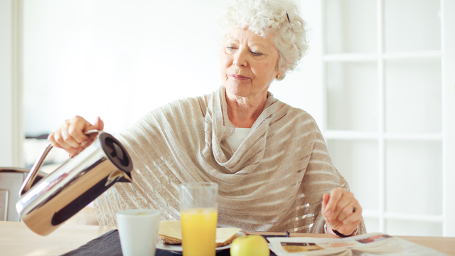 bai-viet/mot-bua-sang-can-bang-giup-cai-thien-suc-khoe-tim-mach-va-trao-doi-chat-o-nguoi-lon-tuoi.html