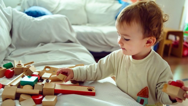 bai-viet/mot-so-do-choi-cho-be-1-tuoi-giup-be-tang-cuong-tri-nao.html