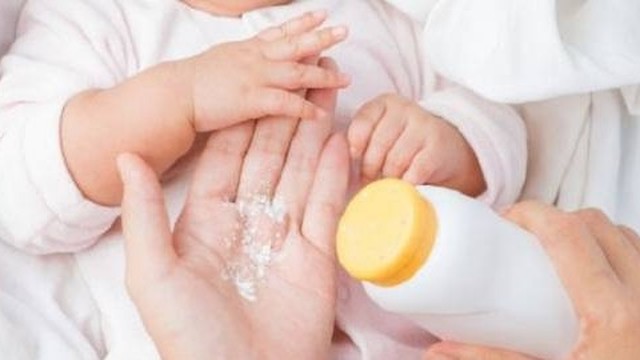 bai-viet/nen-dung-phan-rom-hay-kem-chong-ham-cho-tre-58324.html