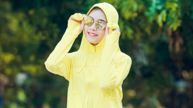 bai-viet/nen-mua-ao-chong-nang-mau-gi-mot-so-cach-chong-nang-hieu-qua.html