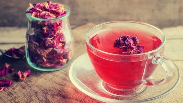 bai-viet/nen-uong-tra-hoa-hong-vao-luc-nao-la-tot-nhat.html