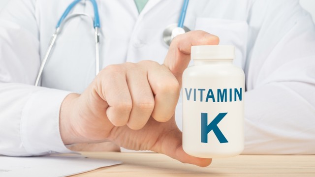 bai-viet/nen-uong-vitamin-k-luc-nao-de-dat-hieu-qua-tot-nhat-nhung-luu-y-quan-trong-khi-dung-vitamin-k.html