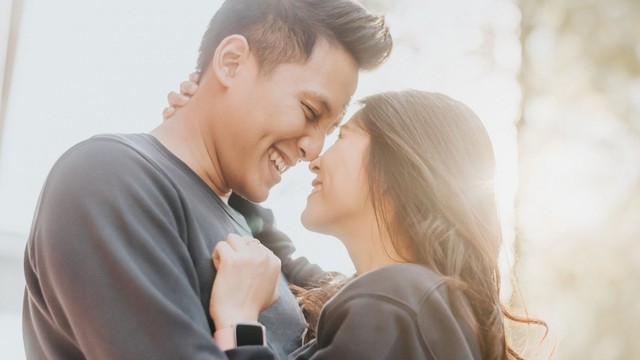 bai-viet/yeu-nguoi-lon-hon-nhieu-tuoi-co-sao-khong-uu-diem-khi-yeu-mot-nguoi-truong-thanh.html