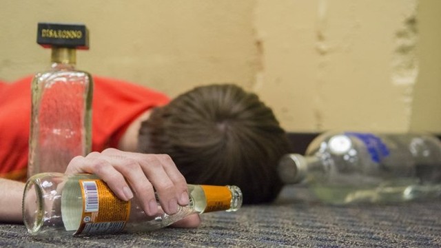 bai-viet/ngo-doc-ruou-la-gi-nguyen-nhan-trieu-chung-cach-xu-ly-khi-bi-ngo-doc-ruou.html