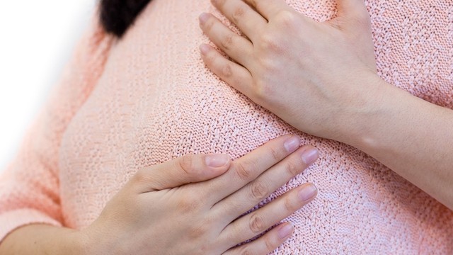 bai-viet/nguc-cang-tuc-co-phai-dau-hieu-mang-thai-khong.html