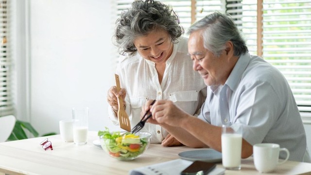 bai-viet/an-gi-chua-mat-ngu-cho-nguoi-gia.html