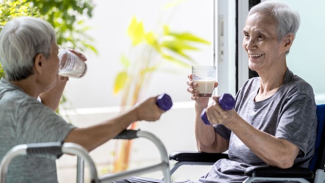 bai-viet/nguoi-tai-bien-nen-uong-sua-gi-tieu-chi-chon-sua-cho-nguoi-tai-bien.html