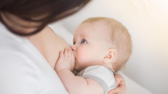 bai-viet/nguyen-nhan-gay-dau-dau-vu-khi-cho-be-bu-va-cach-khac-phuc.html