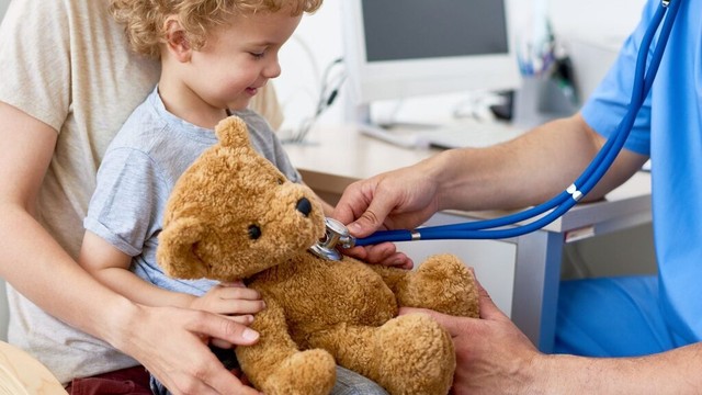 bai-viet/tre-so-sinh-phi-nuoc-bot-khi-ngu-do-nguyen-nhan-gi-xu-tri-the-nao.html