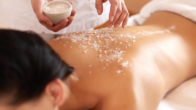 bai-viet/nhung-cong-dung-tuyet-voi-cua-muoi-bien-doi-voi-lan-da.html