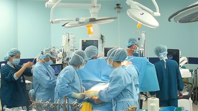 bai-viet/nhung-dieu-can-biet-ve-phau-thuat-cay-ghep-tim-nhan-tao-ban-phan.html