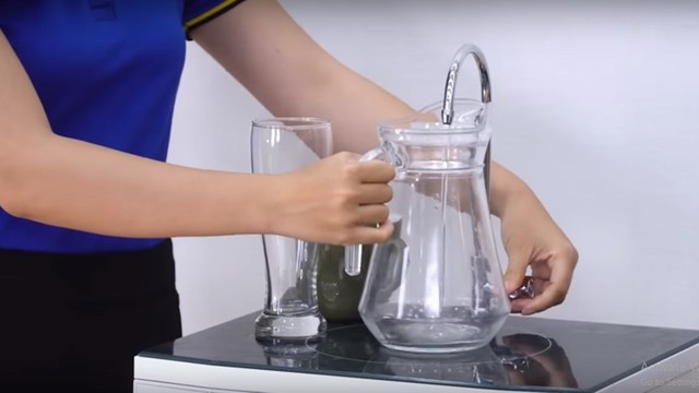 bai-viet/nen-uong-nuoc-dun-soi-de-nguoi-hay-nuoc-loc.html