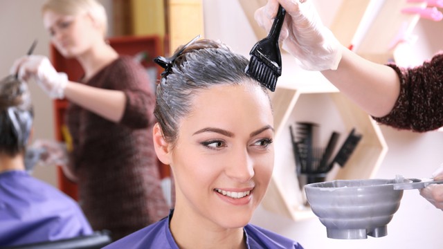 bai-viet/nhuom-den-co-hai-khong-mot-so-san-pham-nhuom-den-thao-duoc-uy-tin.html