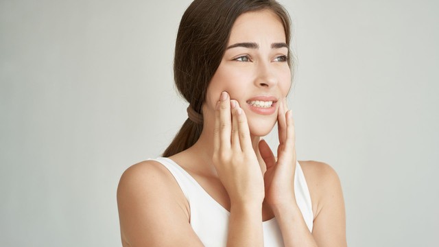 bai-viet/noi-cuc-trong-mieng-khong-dau-nguyen-nhan-do-dau.html