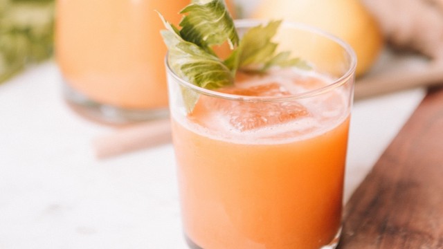 bai-viet/nuoc-ep-cam-ca-rot-mat-ong-cho-ngay-he-oi-a.html