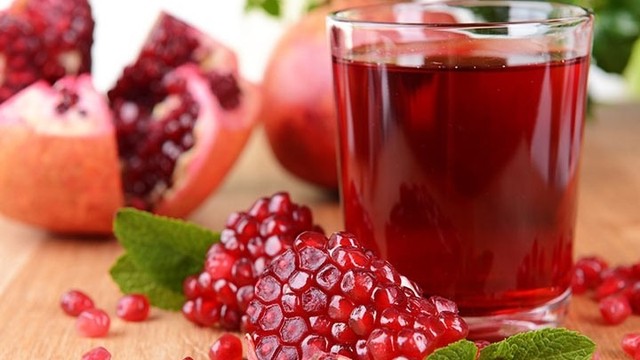 bai-viet/nuoc-ep-luu-mix-voi-gi-thu-ngay-3-cach-mix-nuoc-ep-luu-thom-ngon-bo-duong-cho-mua-he.html