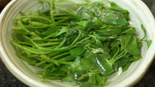 bai-viet/nuoc-rau-lang-luoc-co-uong-duoc-khong-va-co-chat-dinh-duong-khong.html