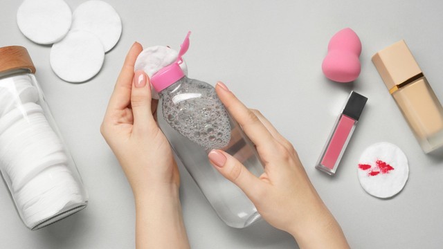 bai-viet/nuoc-tay-trang-bi-duc-co-su-dung-duoc-khong.html