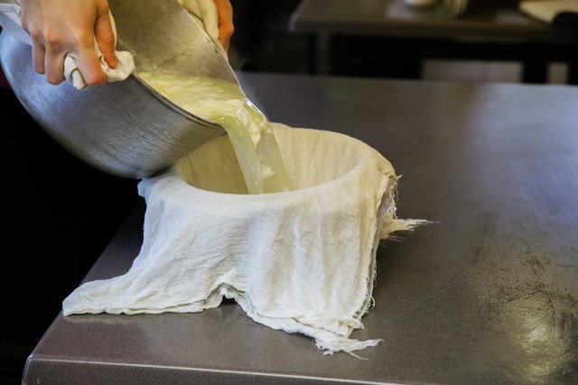 bai-viet/nuoc-whey-tu-sua-chua-hy-lap-bao-nhieu-calo-70707.html