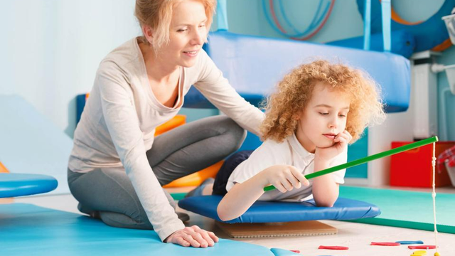 bai-viet/occupational-therapy-tim-hieu-ve-hoat-dong-tri-lieu-can-thiep-cho-tre-tu-ky.html