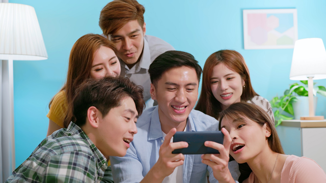 Parasocial là gì? Hiểu đúng để không lệch cảm xúc