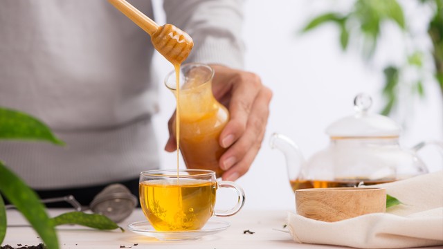 bai-viet/pha-mat-ong-voi-nuoc-soi-duoc-khong-nen-pha-mat-ong-voi-nuoc-gi.html