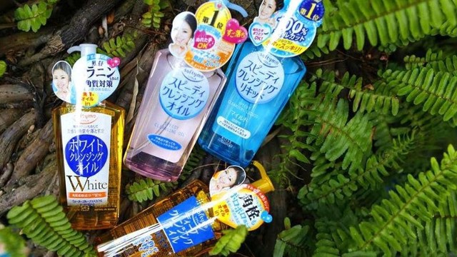 bai-viet/phan-biet-cong-dung-4-loai-dau-tay-trang-kose.html