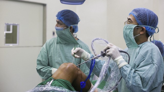 bai-viet/phau-thuat-day-chang-cheo-truoc-goi-duoc-thuc-hien-nhu-the-nao-61487.html