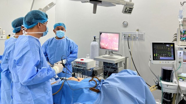 bai-viet/phau-thuat-noi-soi-lay-soi-ong-mat-chu.html