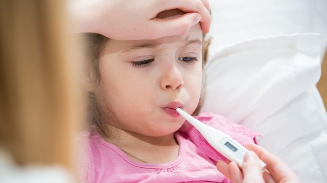 bai-viet/tre-bi-ha-than-nhiet-duoi-36-do-co-sao-khong-khi-nao-can-di-vien.html